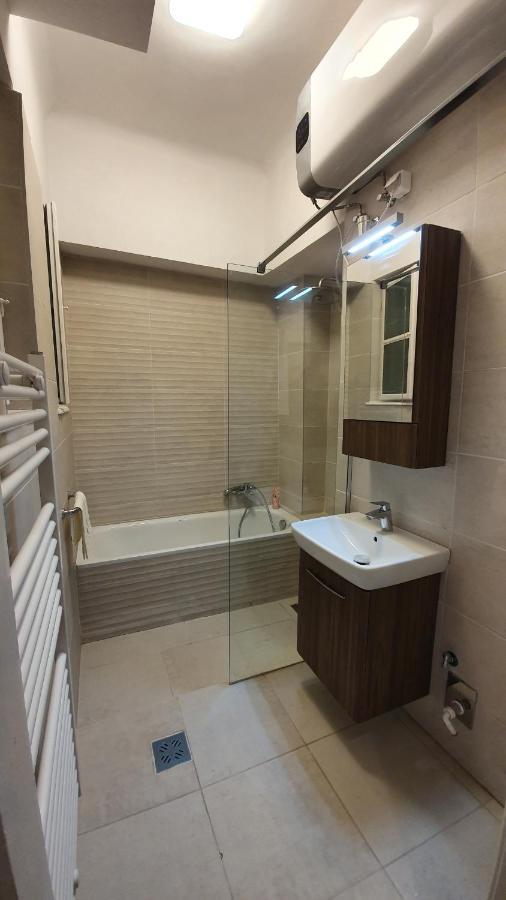 Modern Parkside Garden View Apartment Будапеща Екстериор снимка