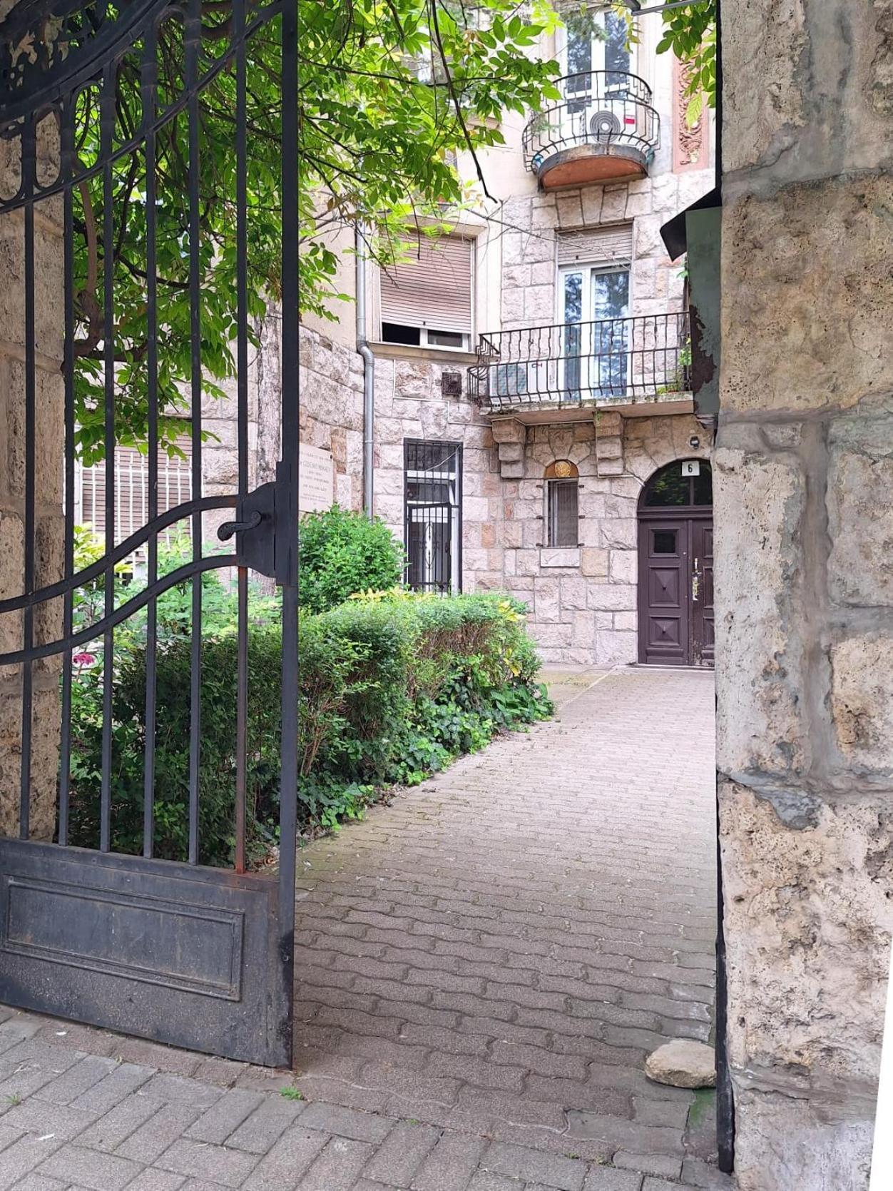 Modern Parkside Garden View Apartment Будапеща Екстериор снимка