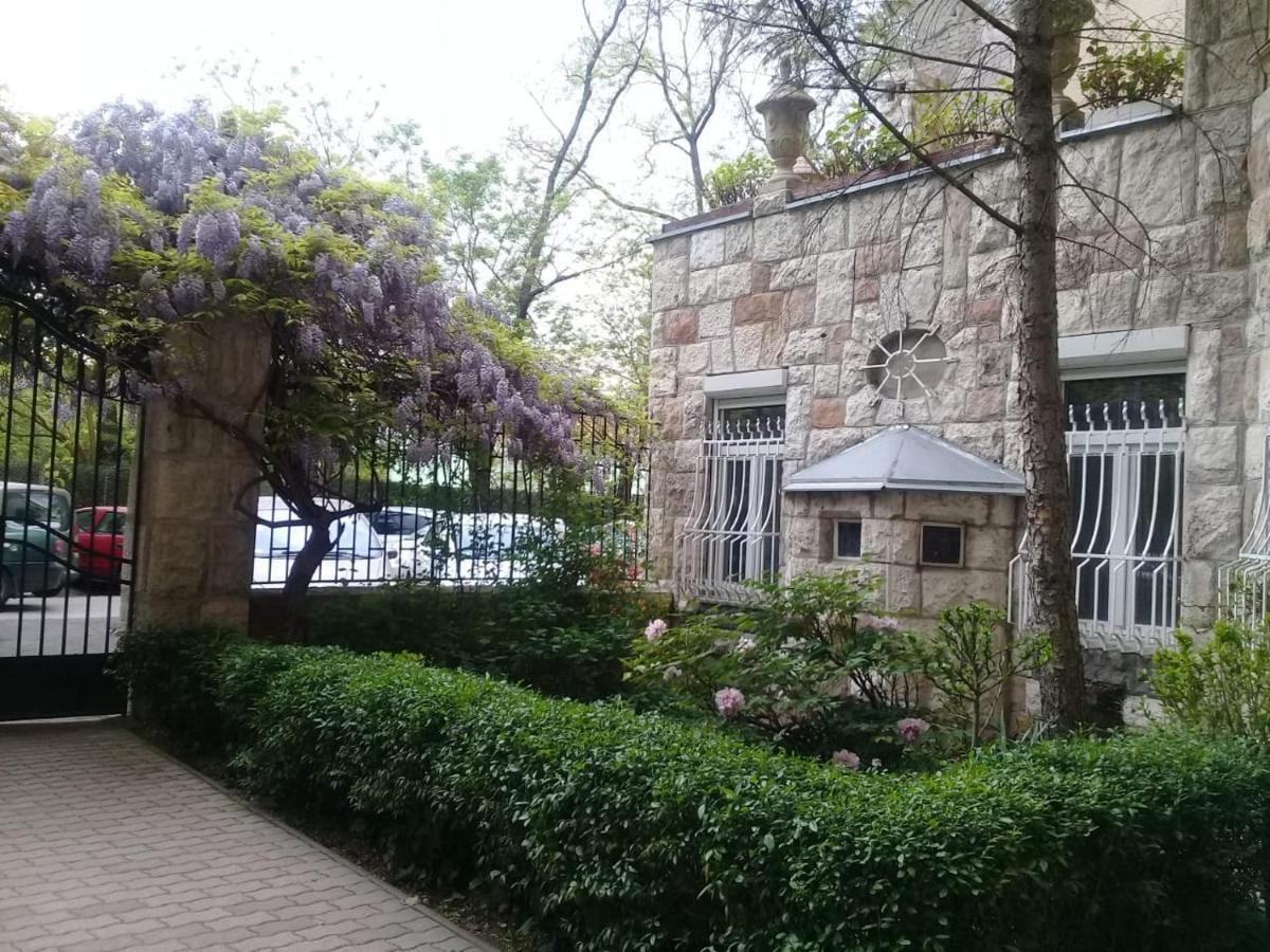 Modern Parkside Garden View Apartment Будапеща Екстериор снимка